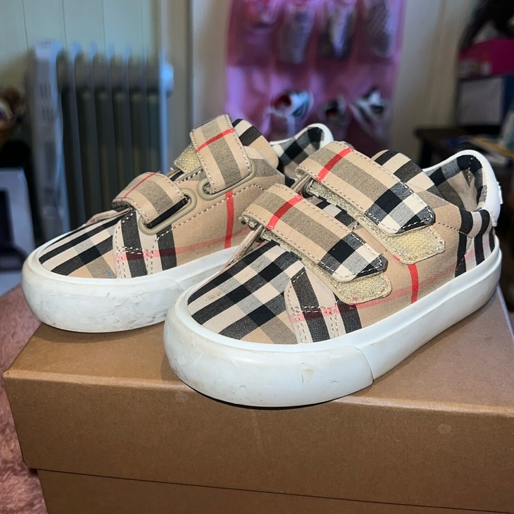 Burberry TODDLER sneakers, size 23